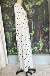 Weißes, langärmliges Kleid mit Print